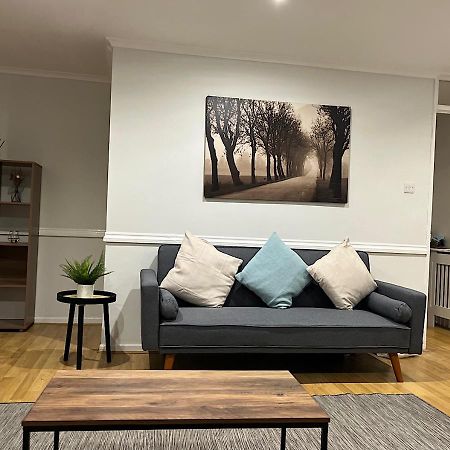 Lovely 2 Bedroom Apartment With Parking Space ロンドン エクステリア 写真