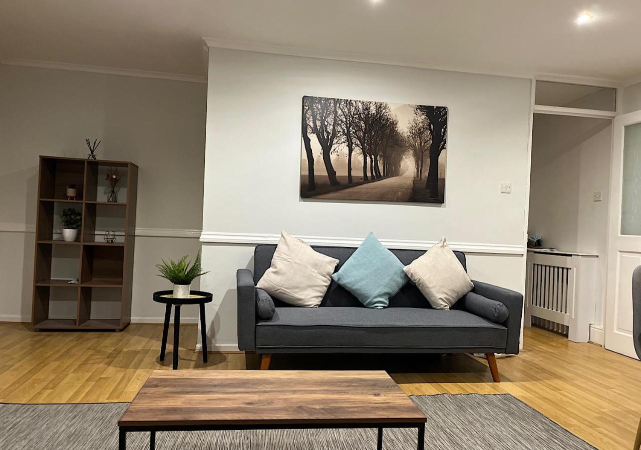 Lovely 2 Bedroom Apartment With Parking Space ロンドン エクステリア 写真