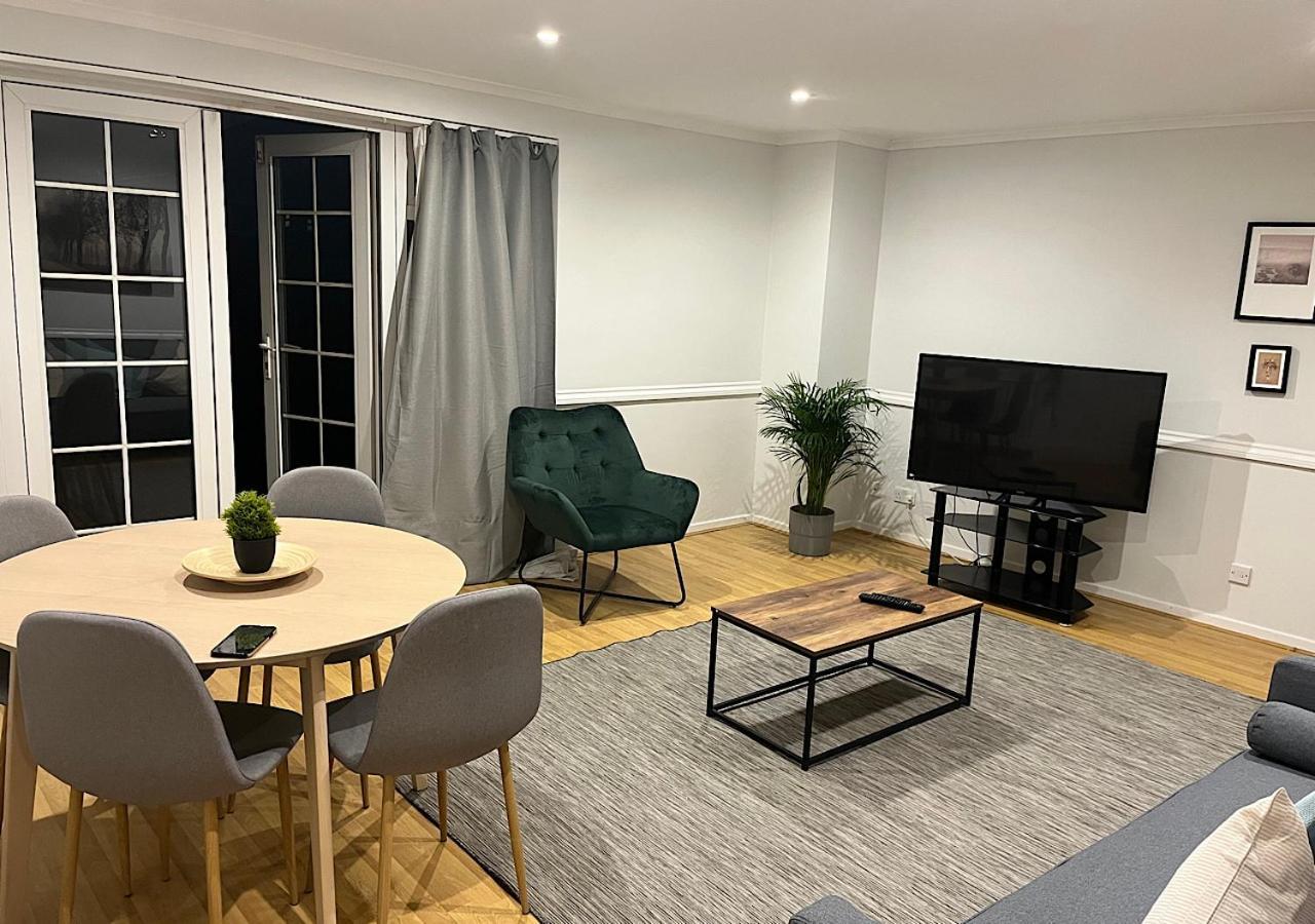 Lovely 2 Bedroom Apartment With Parking Space ロンドン エクステリア 写真