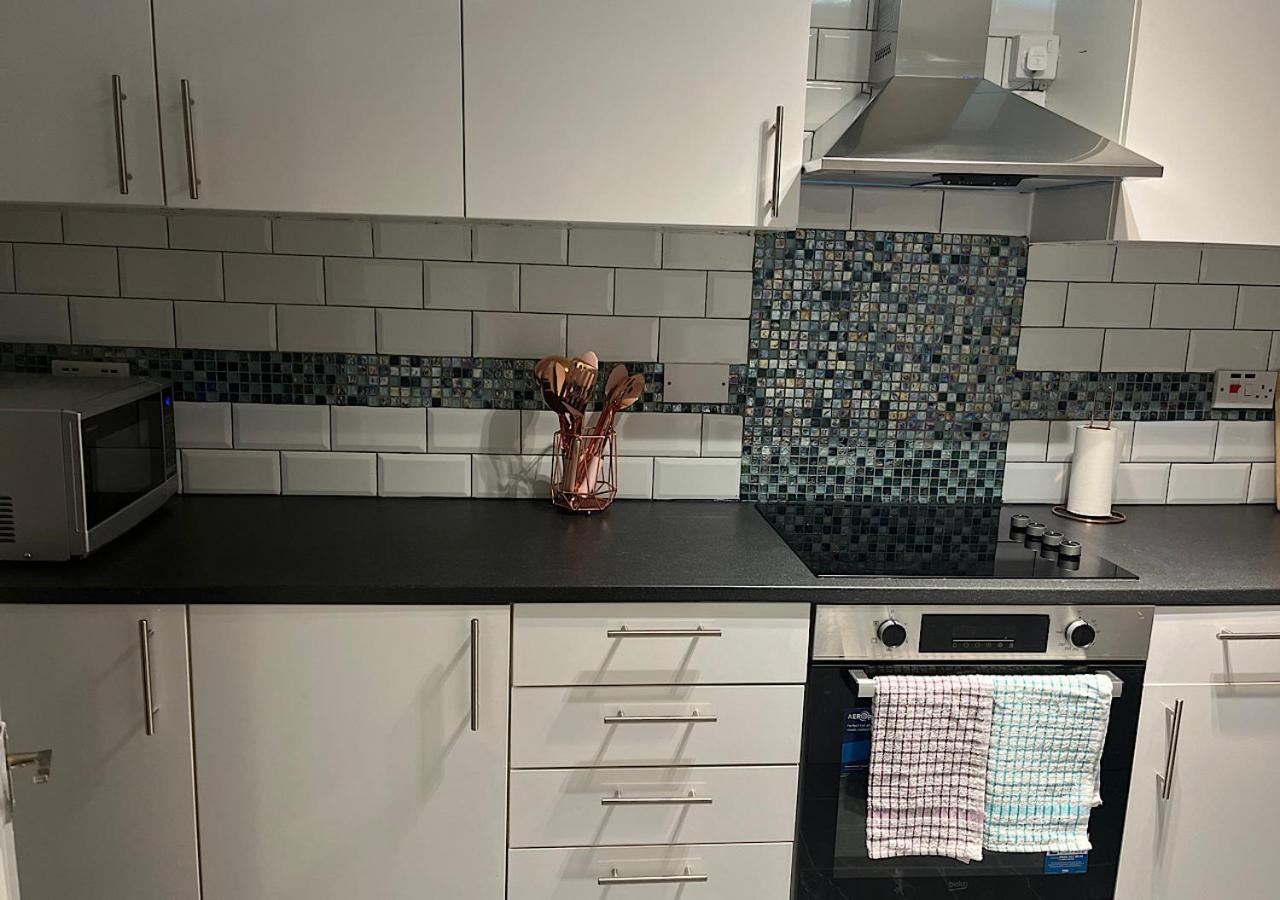 Lovely 2 Bedroom Apartment With Parking Space ロンドン エクステリア 写真