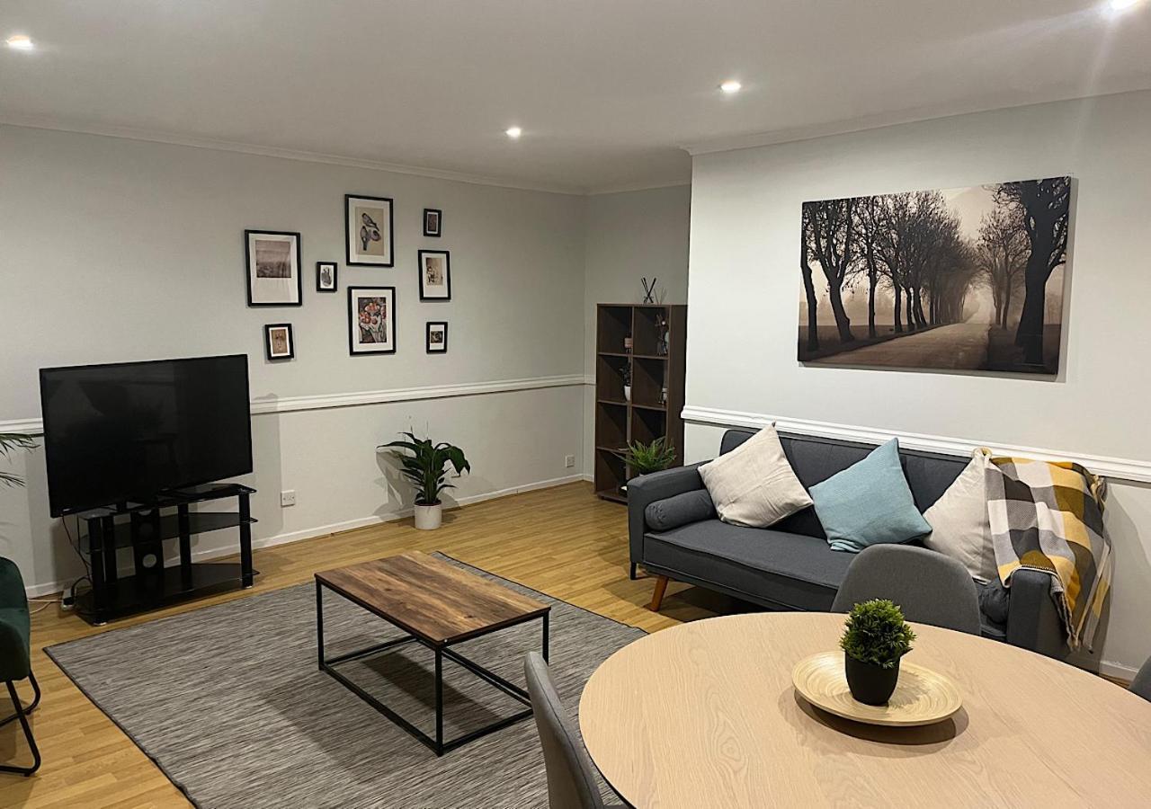 Lovely 2 Bedroom Apartment With Parking Space ロンドン エクステリア 写真