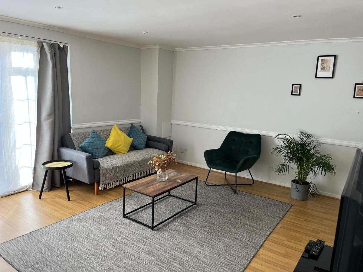 Lovely 2 Bedroom Apartment With Parking Space ロンドン エクステリア 写真